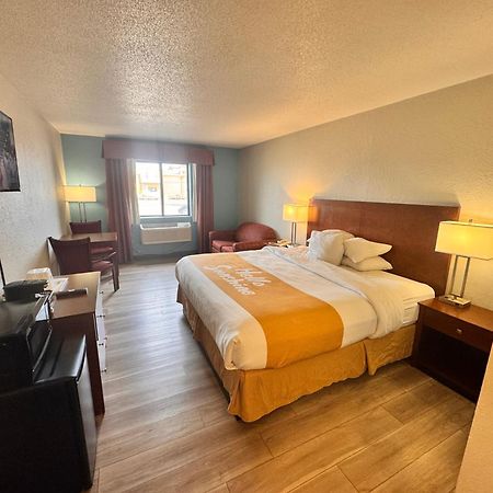 Days Inn By Wyndham Salina I-70 מראה חיצוני תמונה