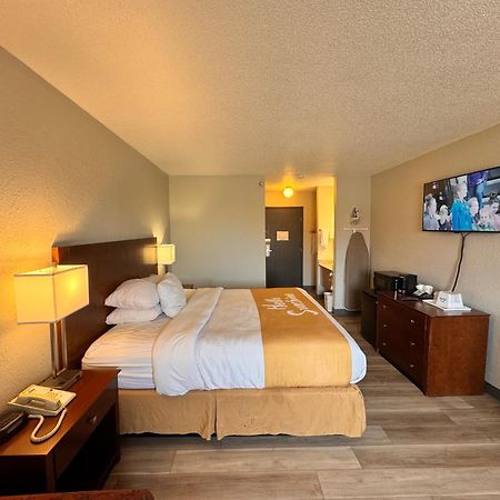 Days Inn By Wyndham Salina I-70 מראה חיצוני תמונה