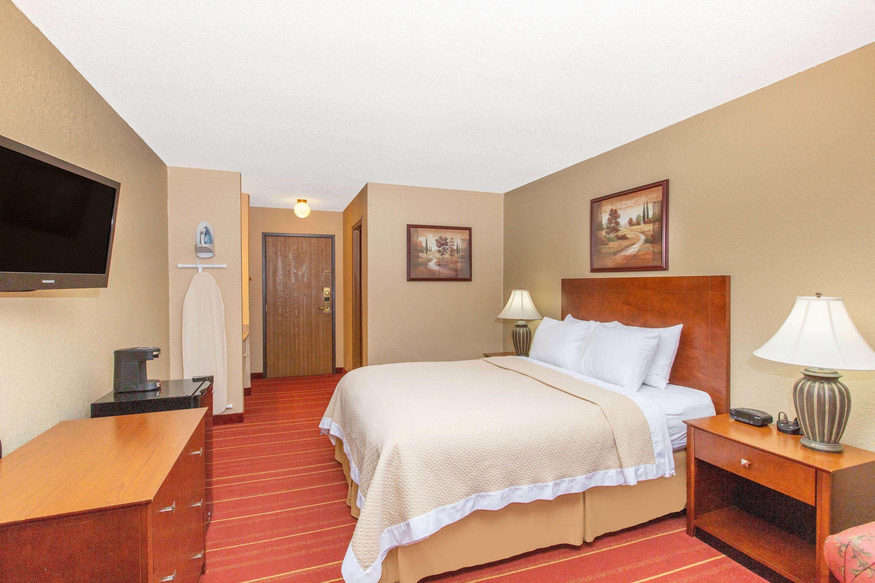 Days Inn By Wyndham Salina I-70 מראה חיצוני תמונה