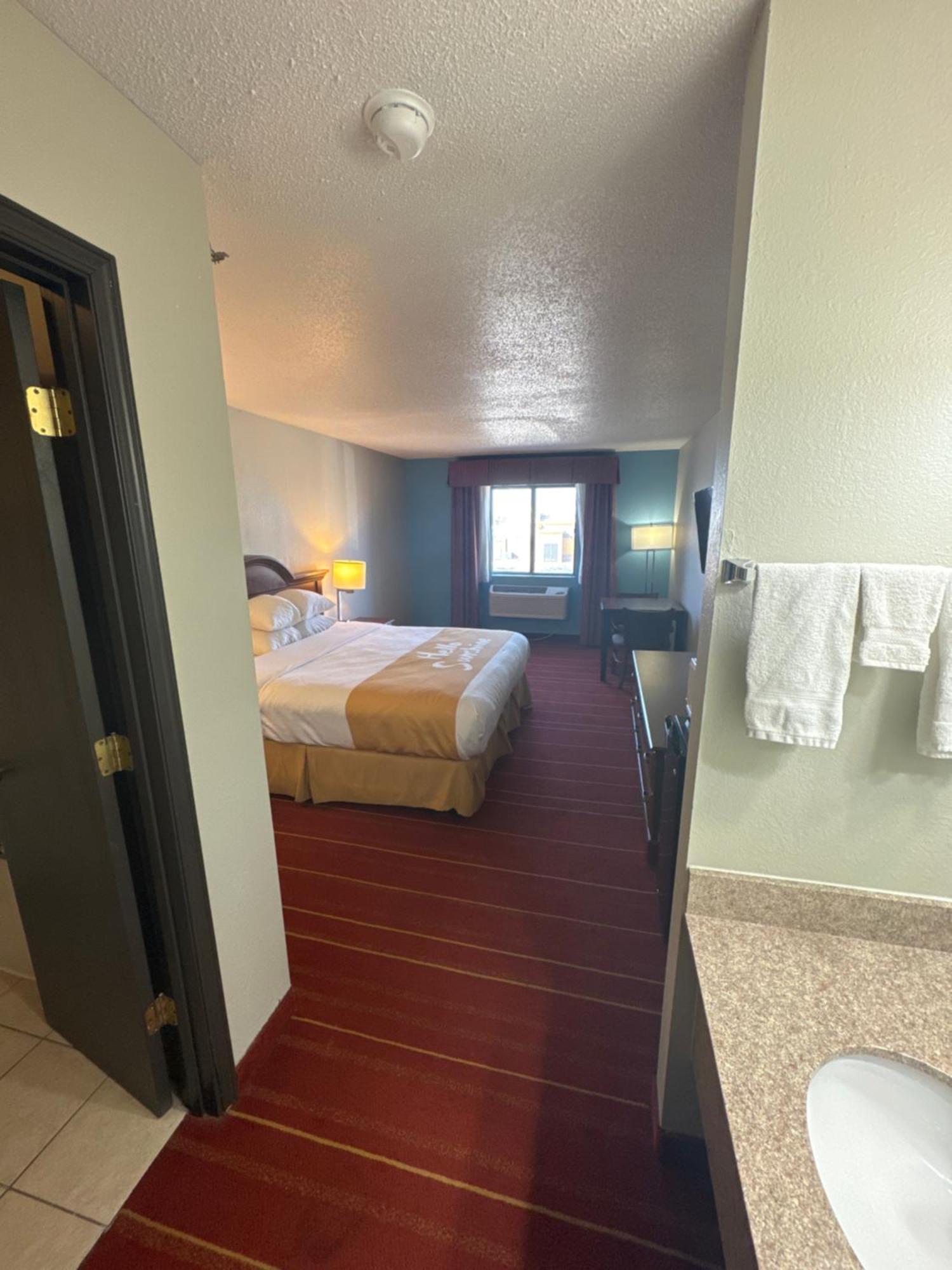 Days Inn By Wyndham Salina I-70 מראה חיצוני תמונה