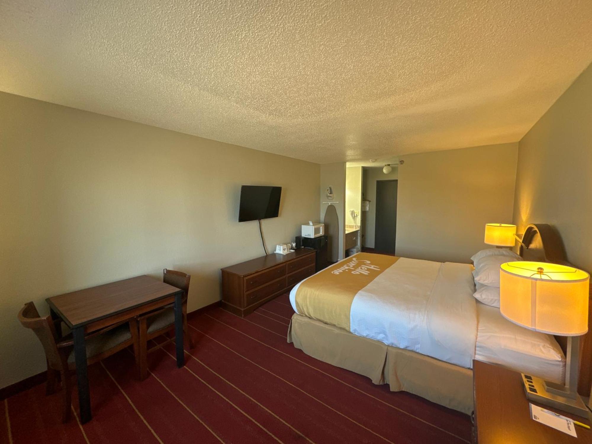 Days Inn By Wyndham Salina I-70 מראה חיצוני תמונה