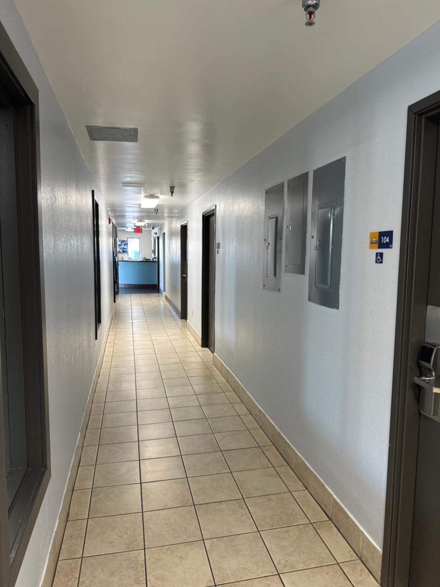 Days Inn By Wyndham Salina I-70 מראה חיצוני תמונה