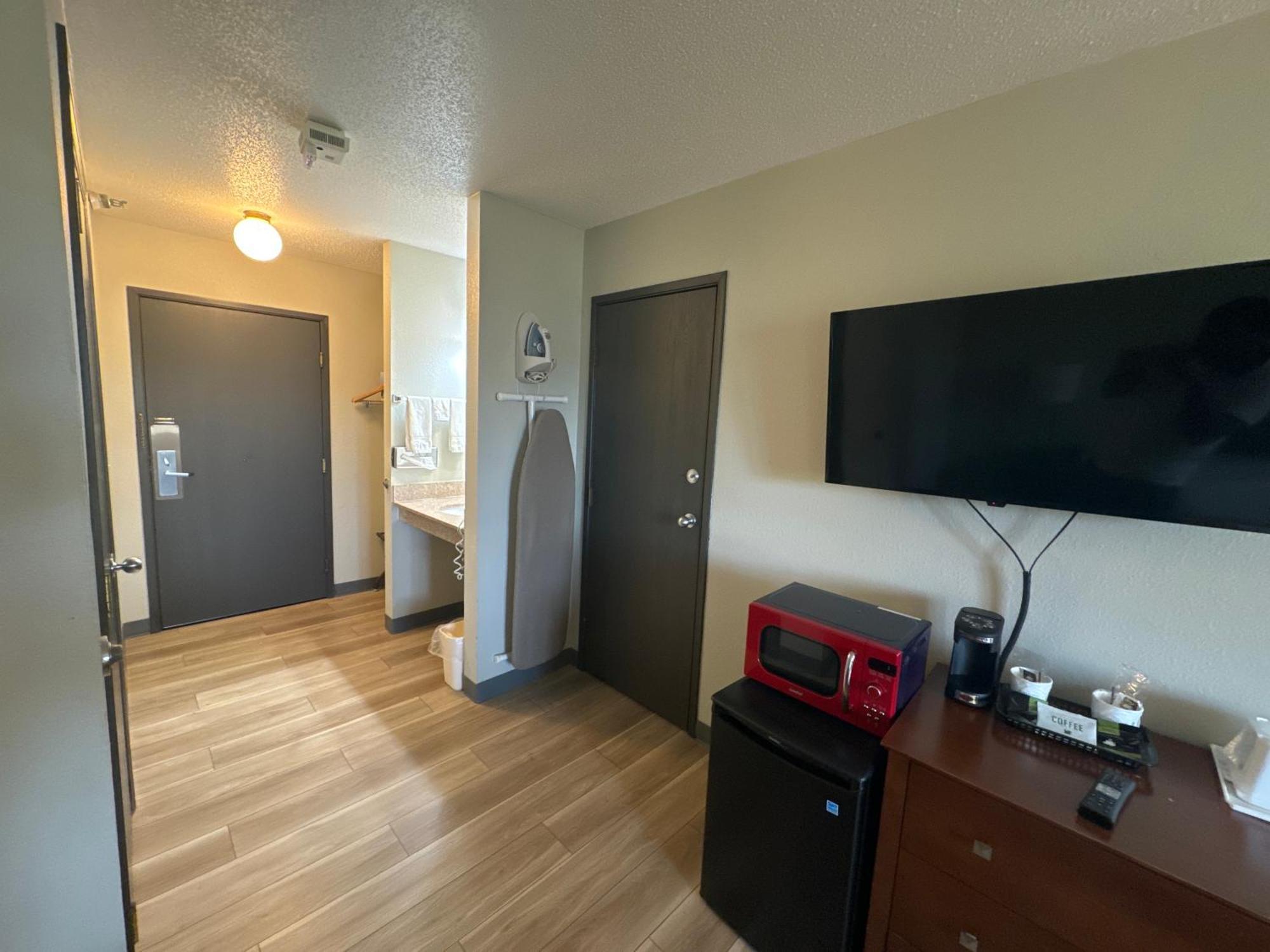 Days Inn By Wyndham Salina I-70 מראה חיצוני תמונה