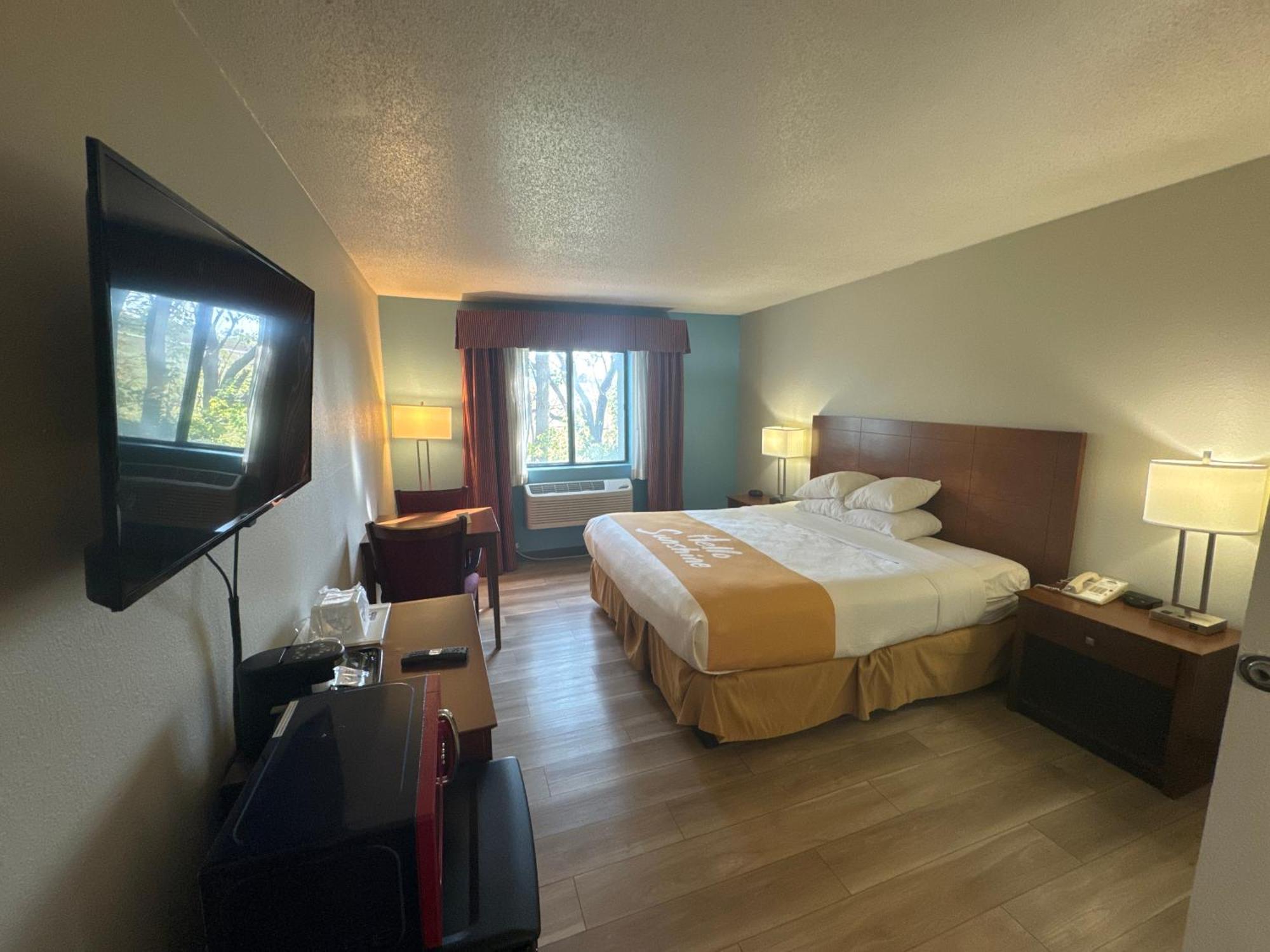 Days Inn By Wyndham Salina I-70 מראה חיצוני תמונה