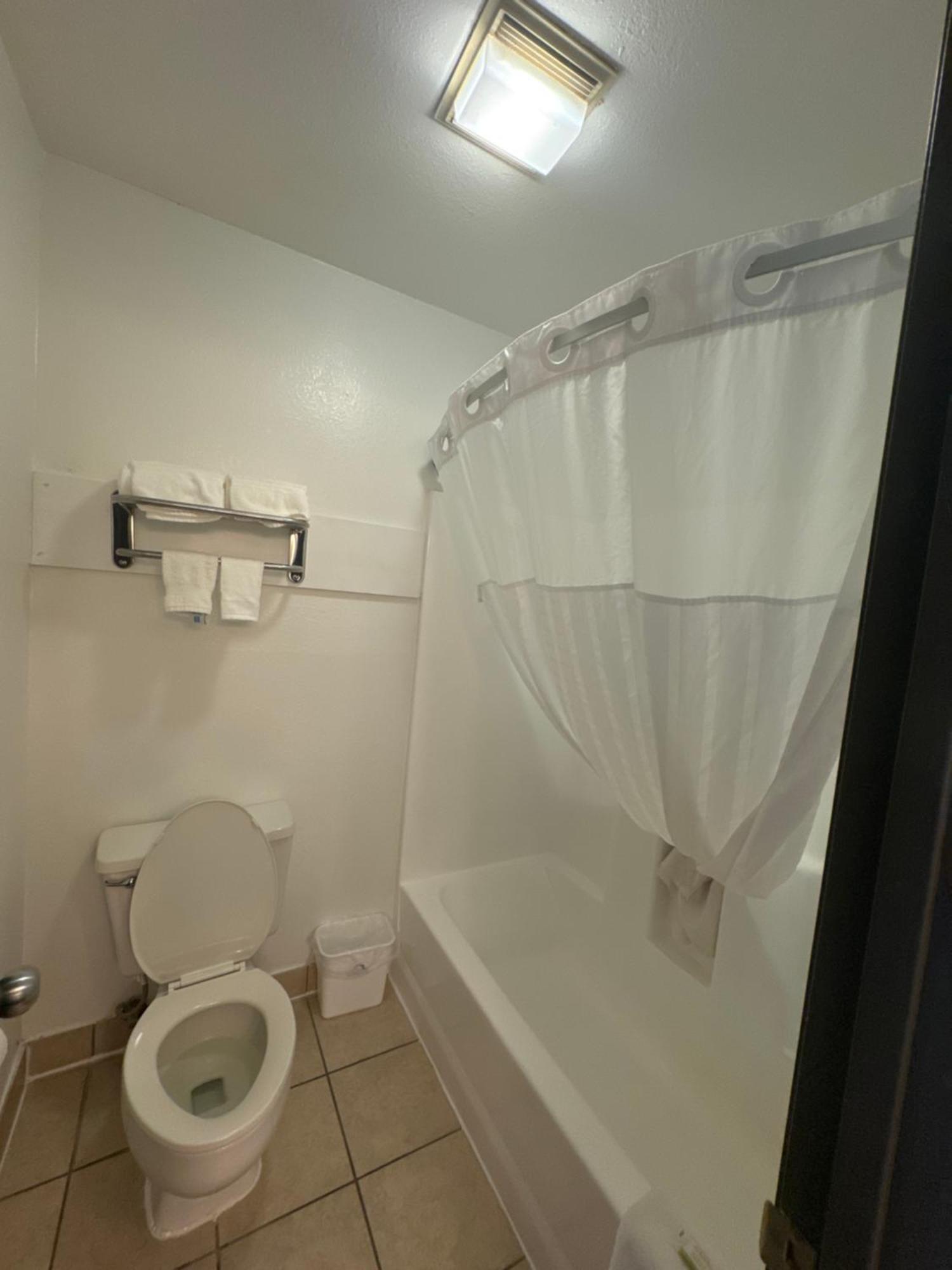 Days Inn By Wyndham Salina I-70 מראה חיצוני תמונה