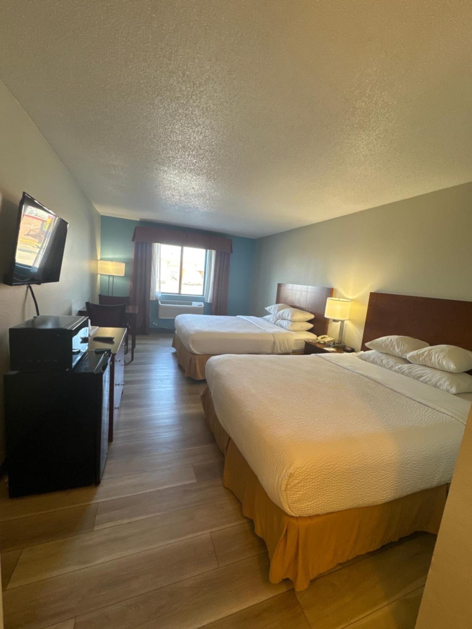 Days Inn By Wyndham Salina I-70 מראה חיצוני תמונה