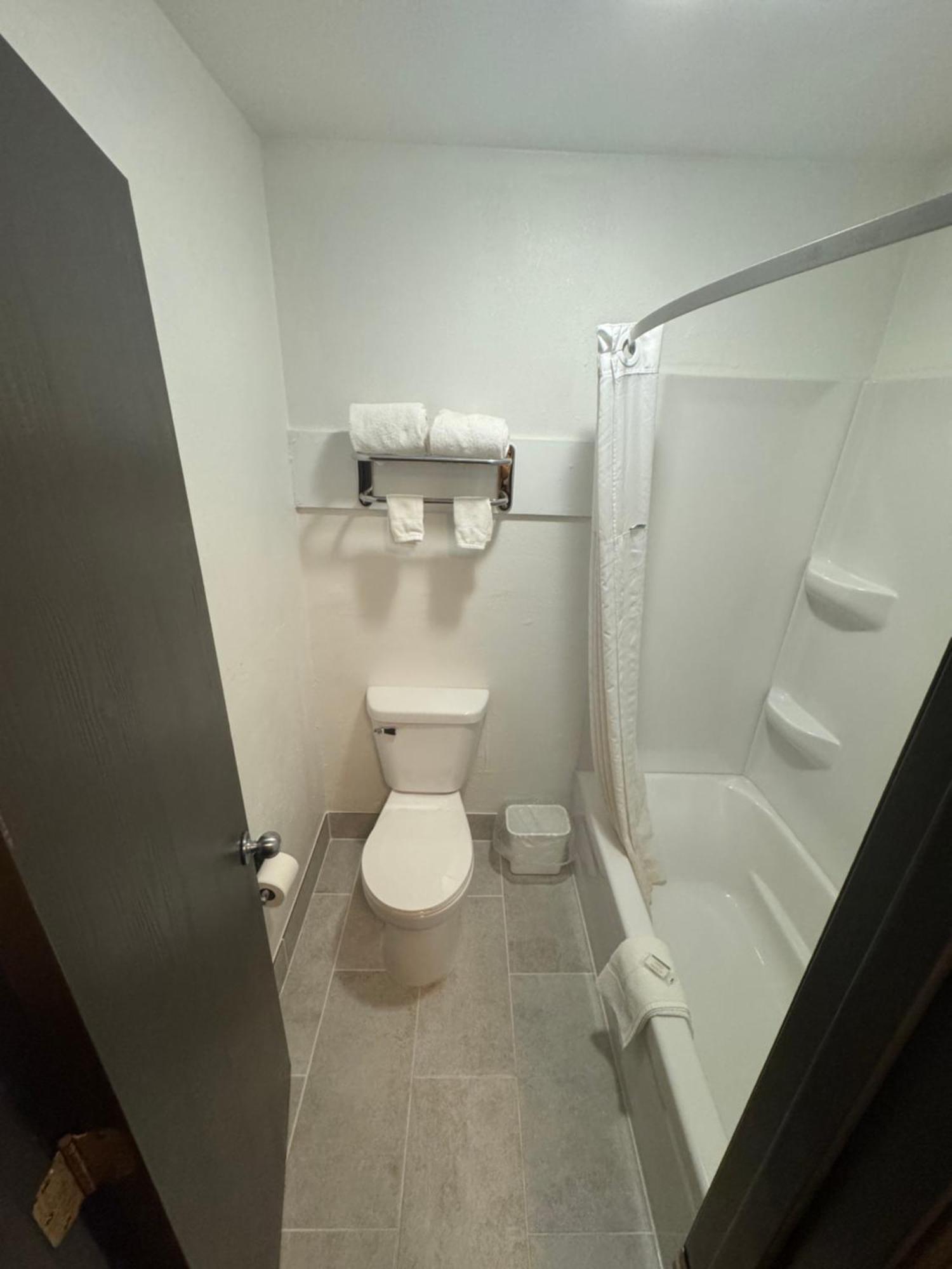 Days Inn By Wyndham Salina I-70 מראה חיצוני תמונה