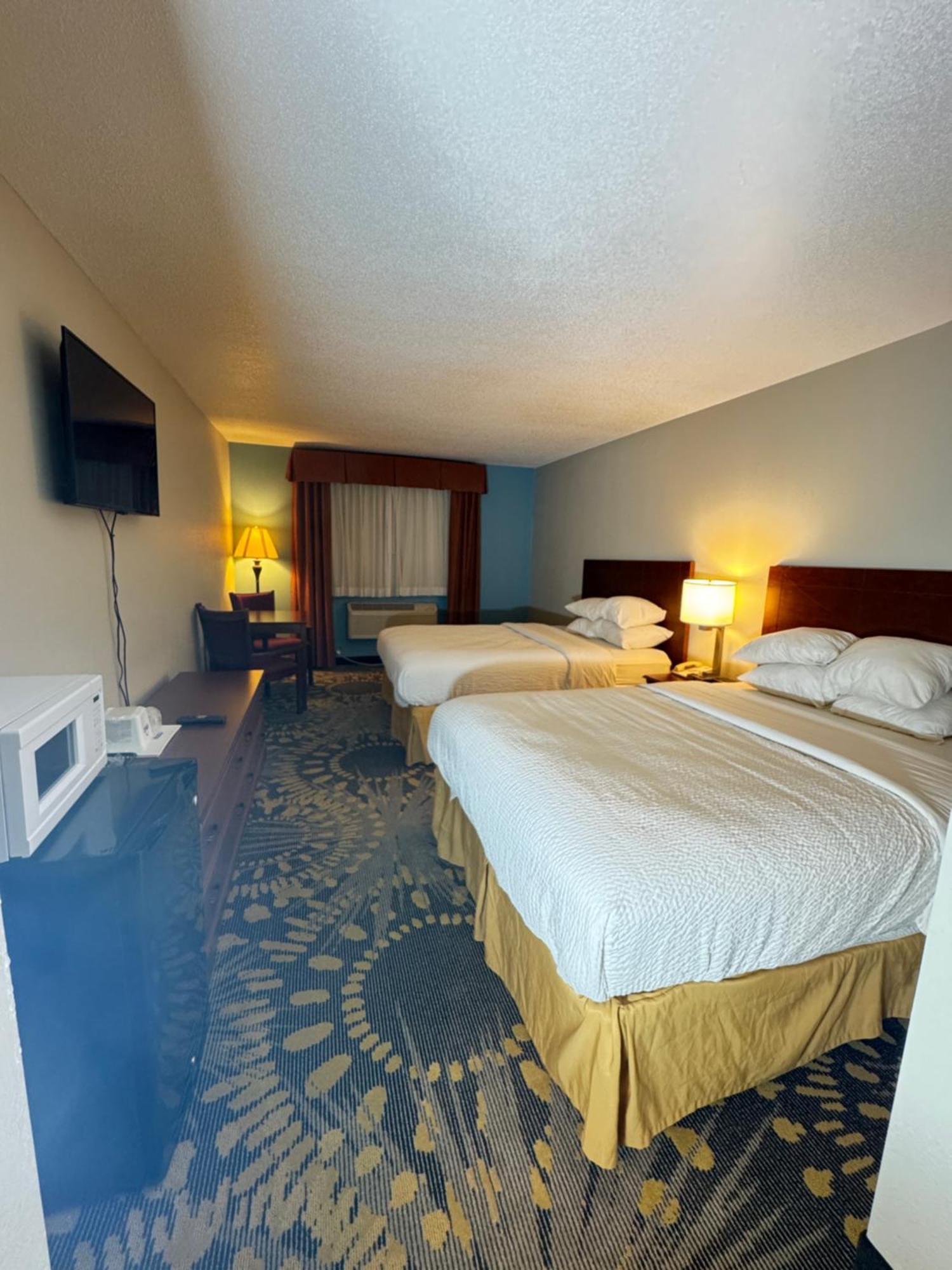 Days Inn By Wyndham Salina I-70 מראה חיצוני תמונה