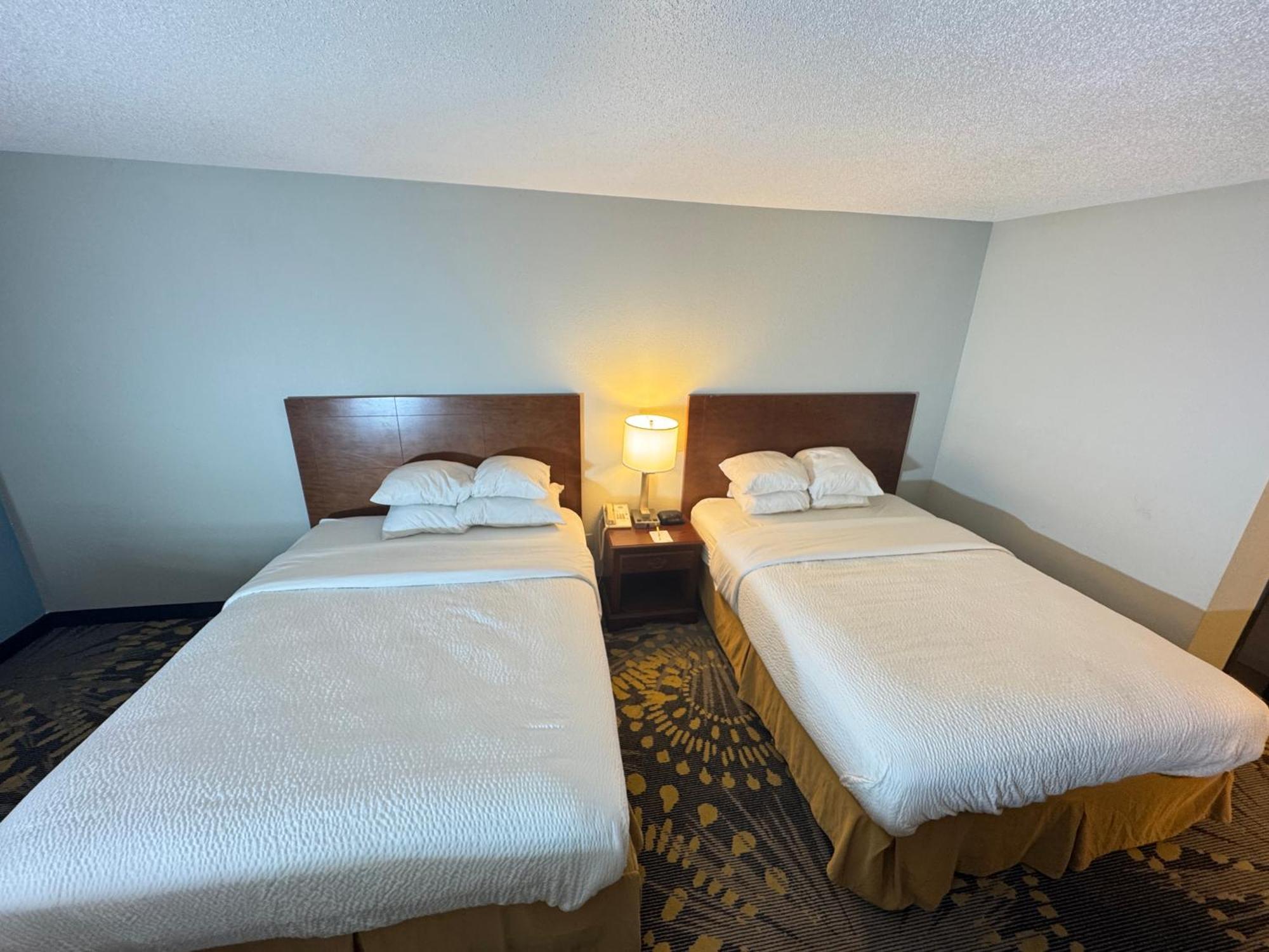 Days Inn By Wyndham Salina I-70 מראה חיצוני תמונה