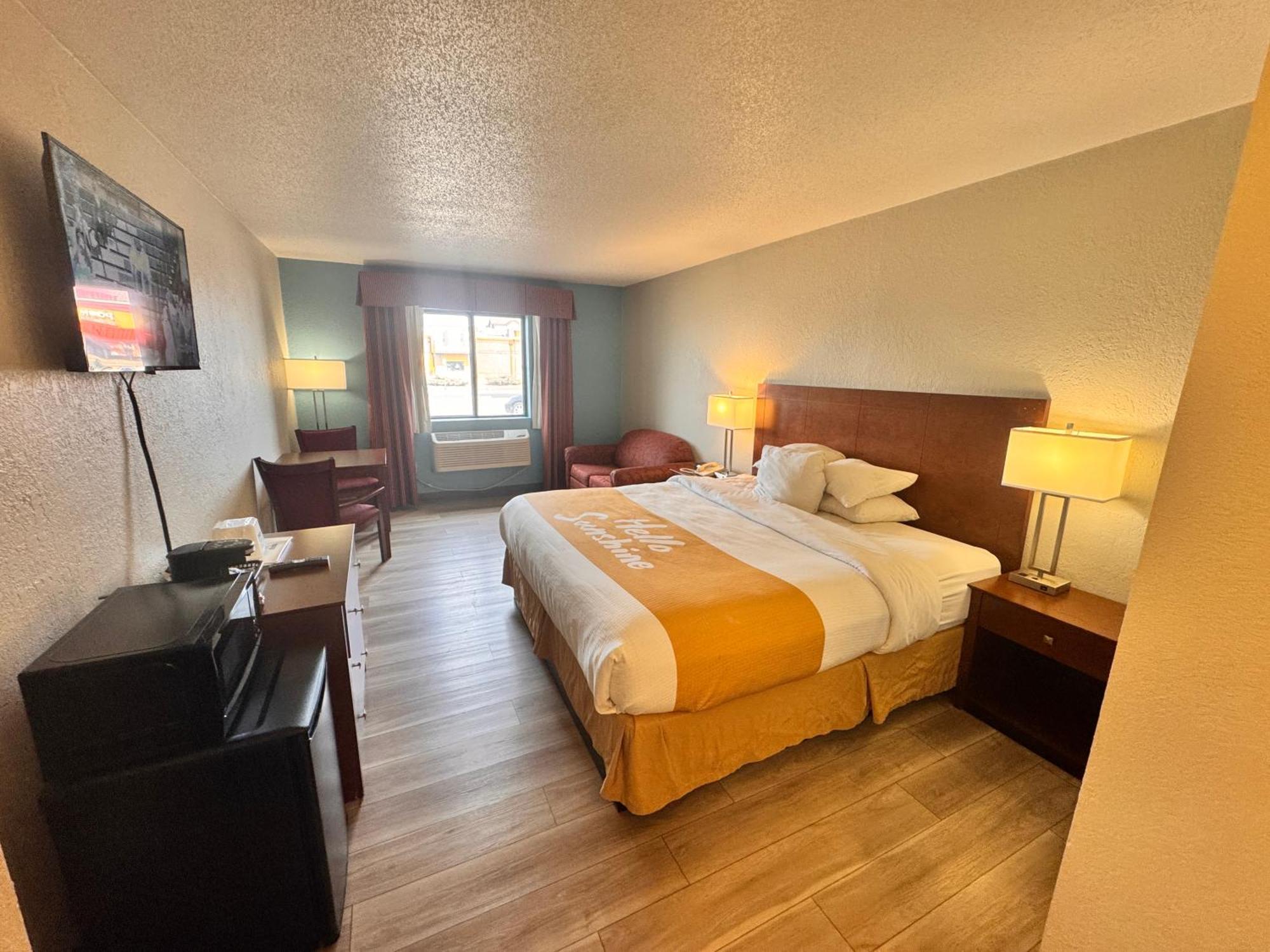 Days Inn By Wyndham Salina I-70 מראה חיצוני תמונה