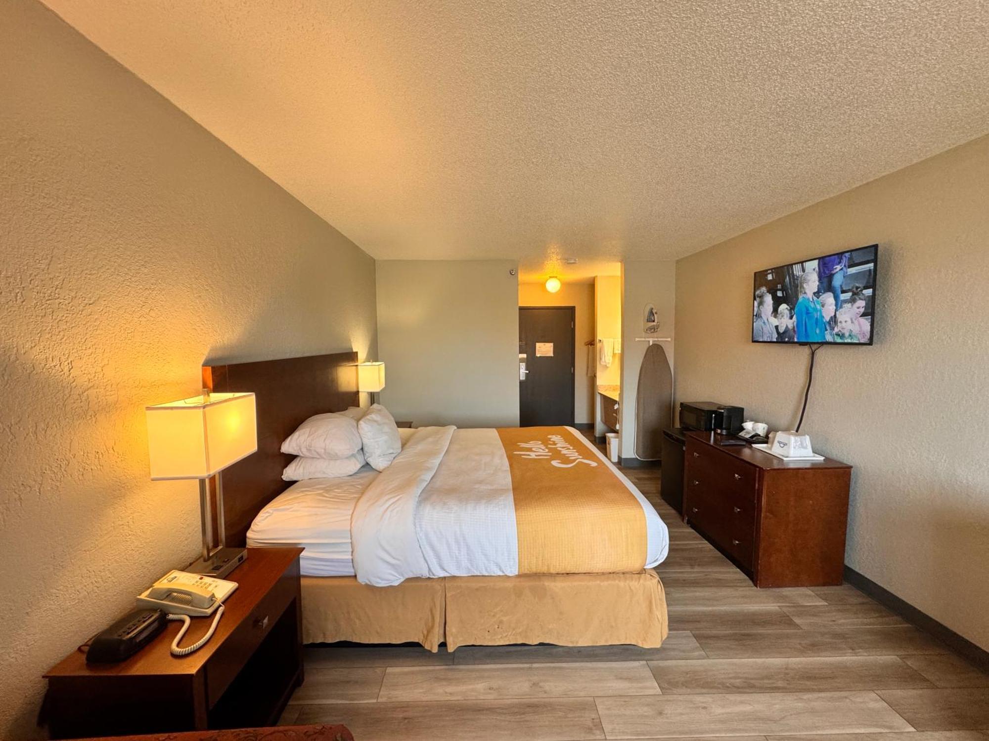 Days Inn By Wyndham Salina I-70 מראה חיצוני תמונה