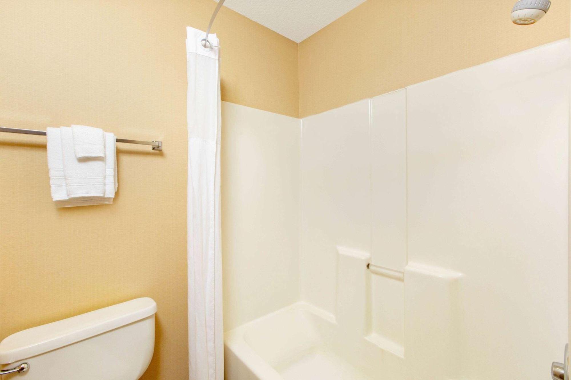 Days Inn By Wyndham Salina I-70 מראה חיצוני תמונה