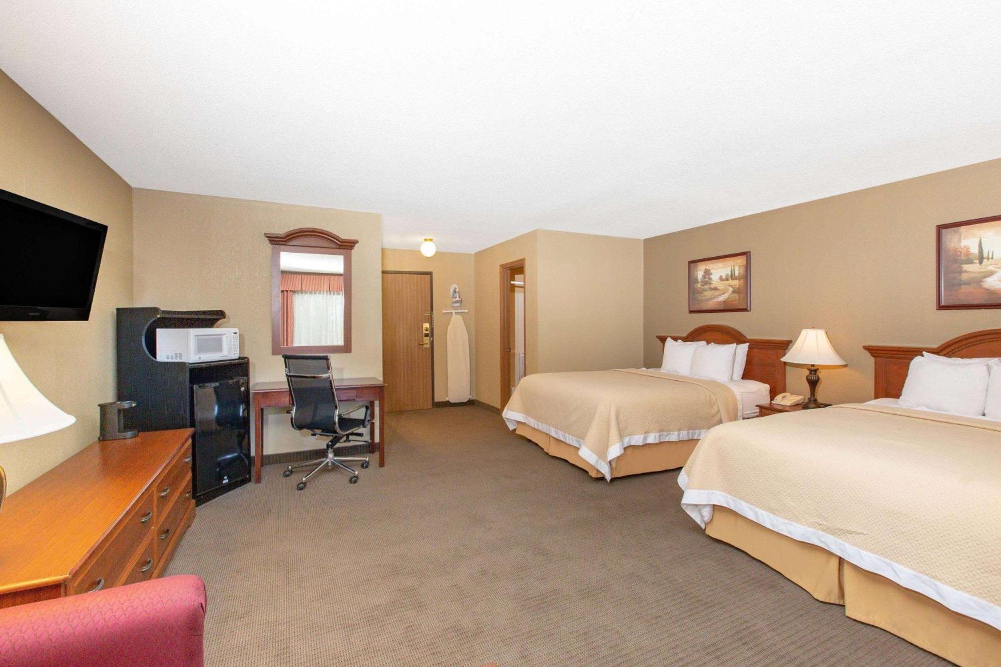 Days Inn By Wyndham Salina I-70 מראה חיצוני תמונה