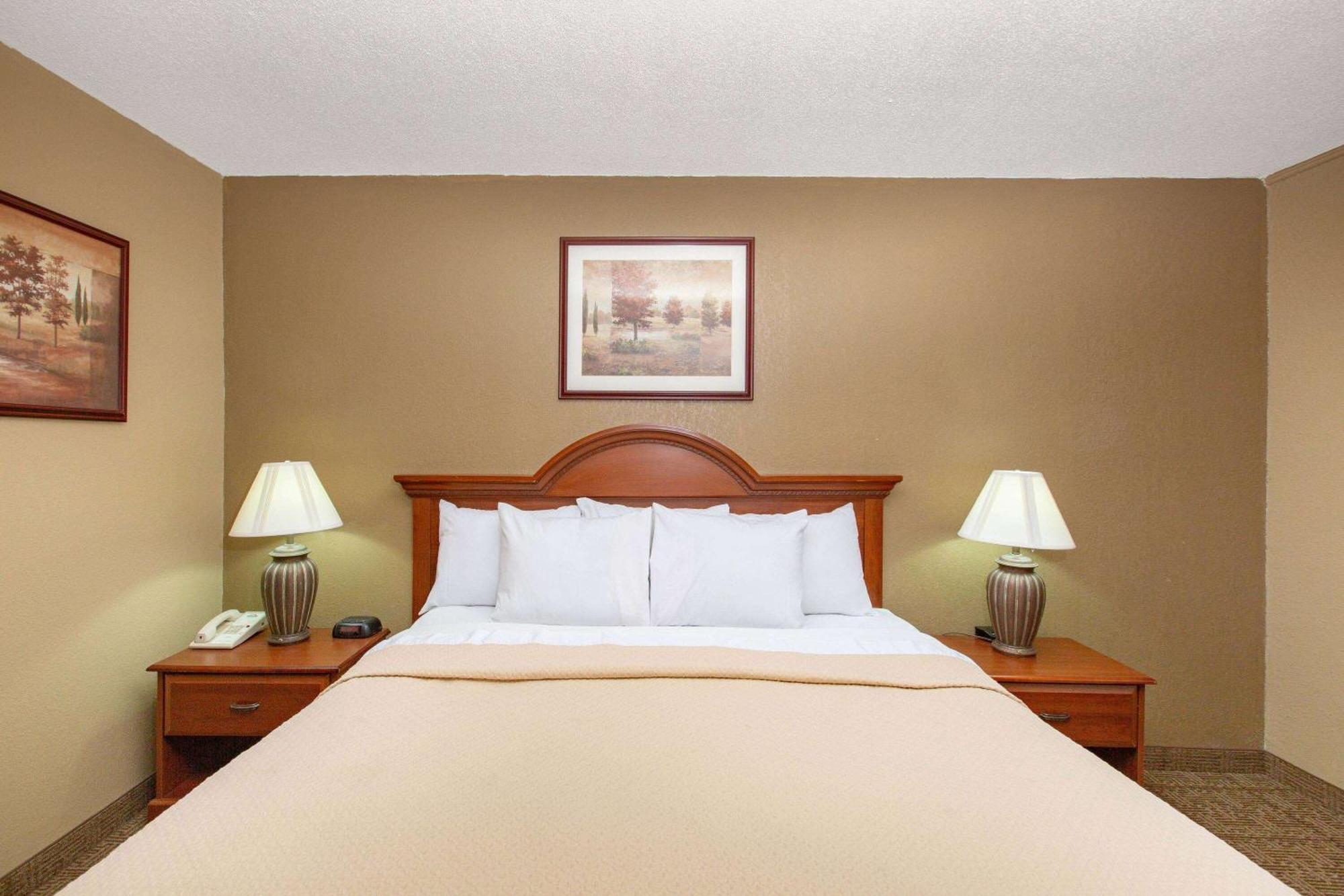 Days Inn By Wyndham Salina I-70 מראה חיצוני תמונה