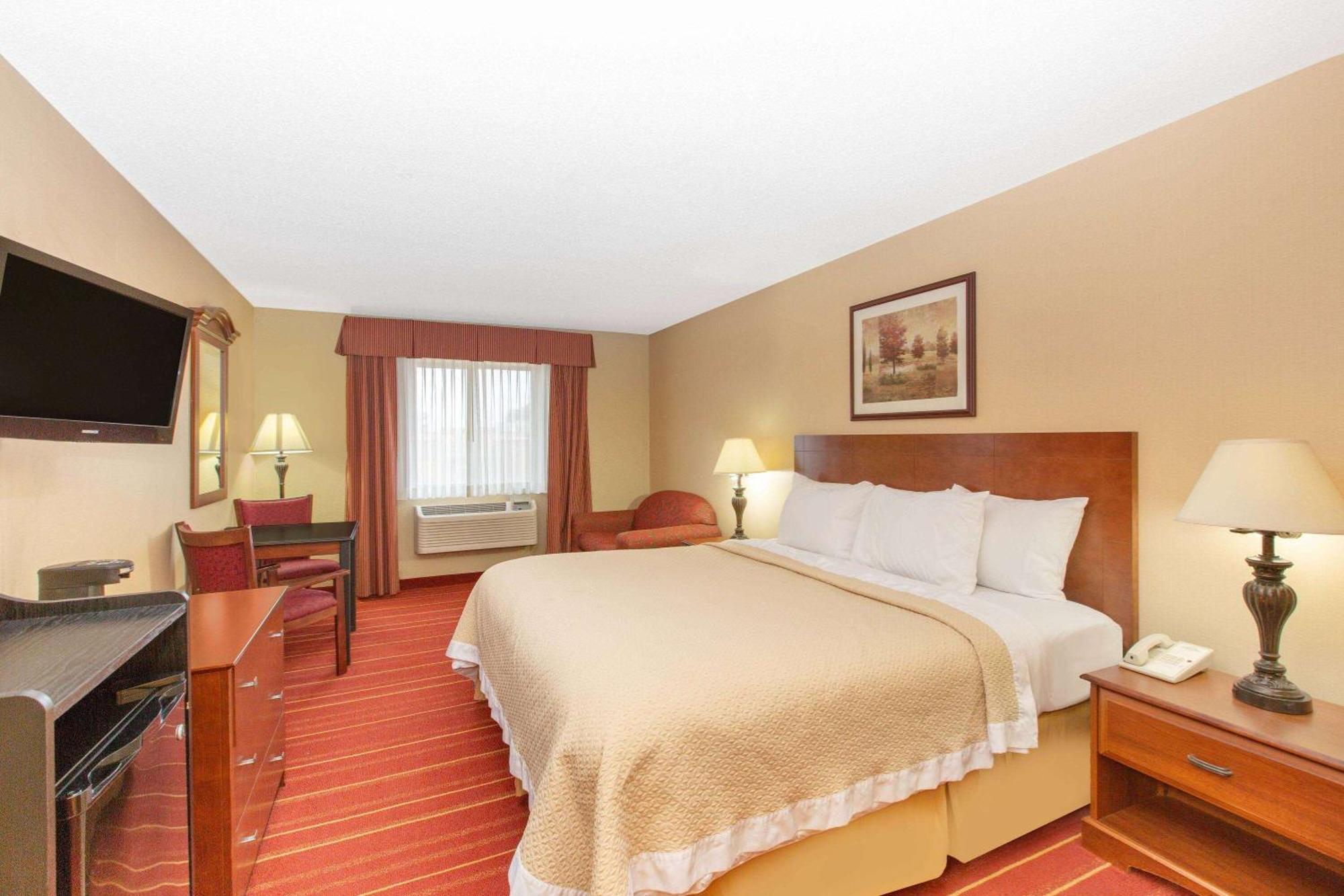 Days Inn By Wyndham Salina I-70 מראה חיצוני תמונה